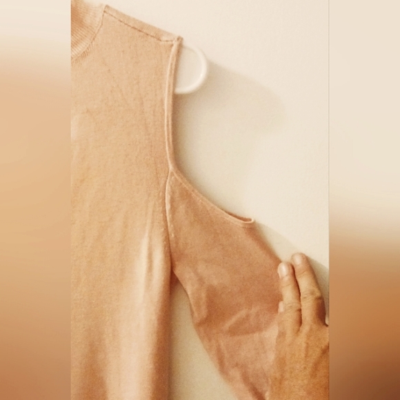 Womans express mock neck cold shoulder lite pink sweater size large - Picture 4 of 7